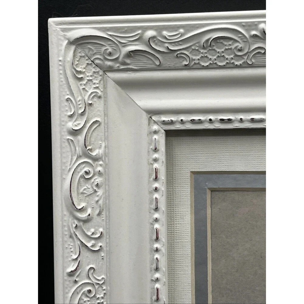 Vintage Style 5” X 7” White Wooden Picture Frame Beautiful Ornate Design